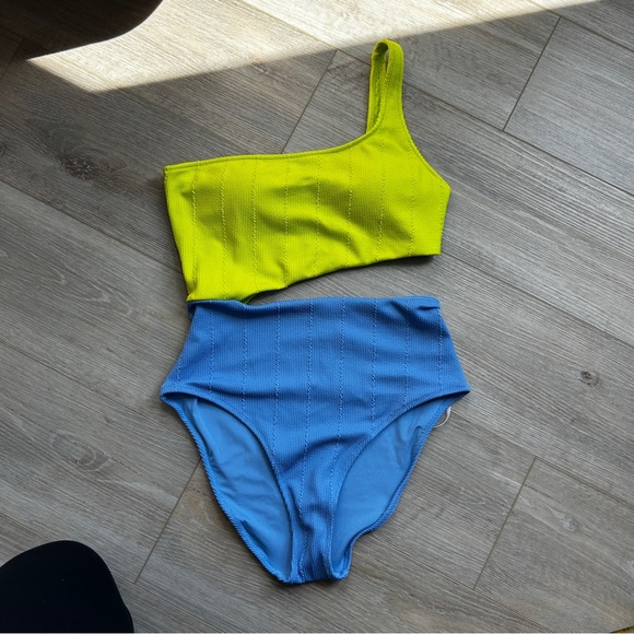 Aerie NWOT Crinkle Asymmetrical Cut Out Yellow and Blue One Piece Swimsuit - Picture 2 of 10